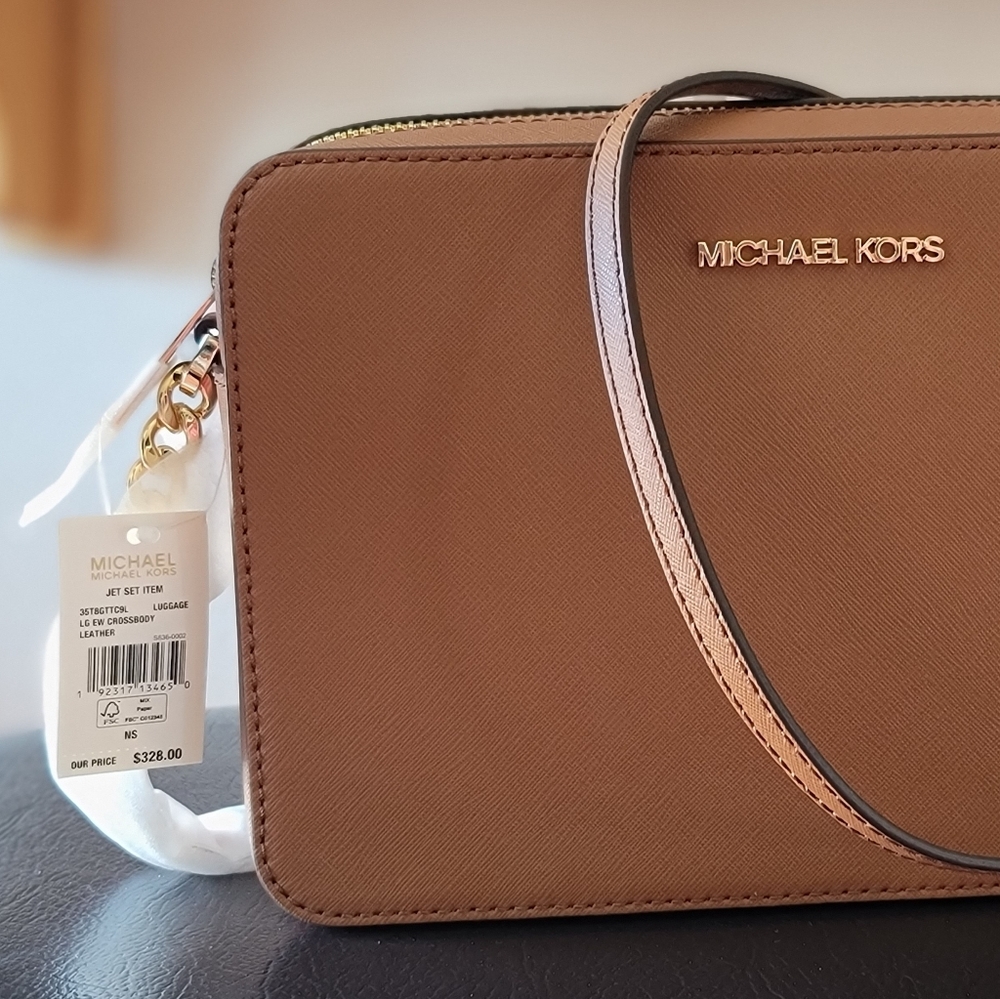 Michael Kors Jet set Crossbody - Picture 2 of 4